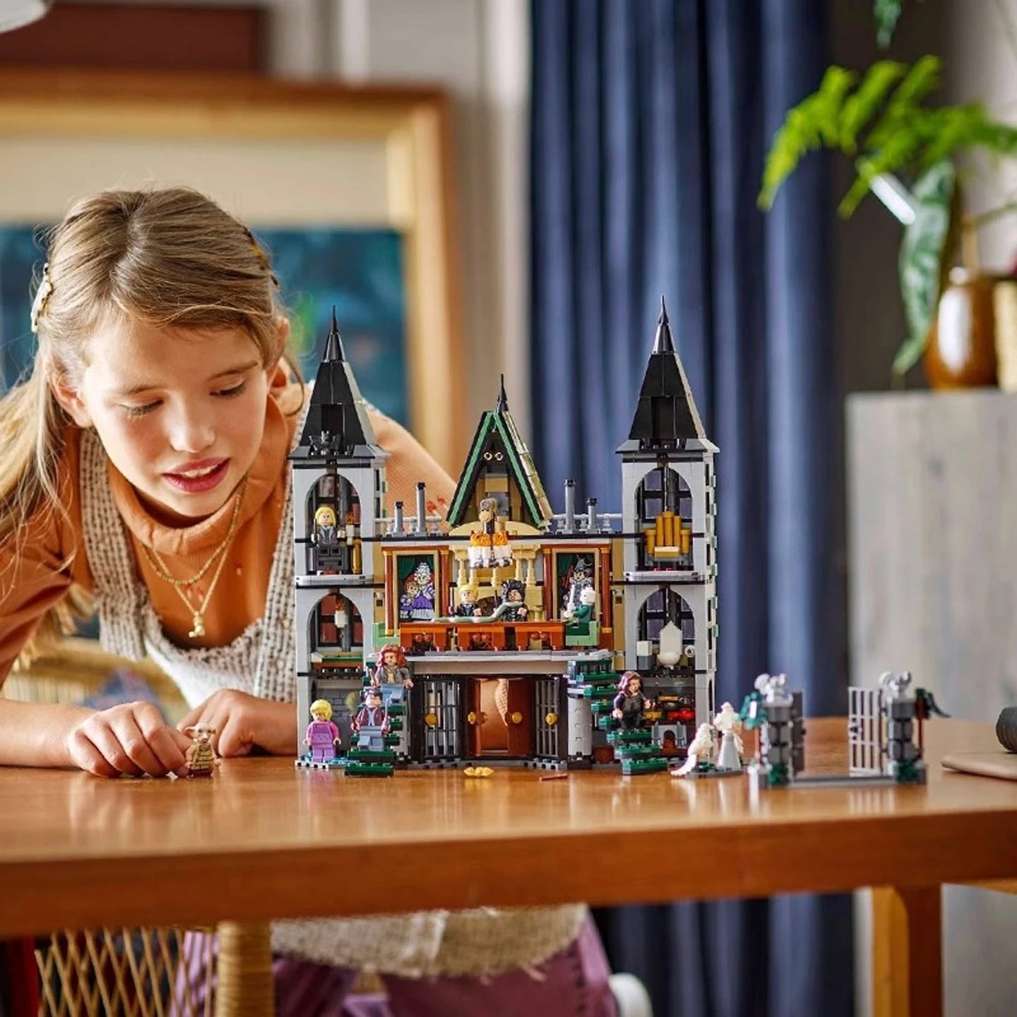 1600+ Pieces Harry *otter Series Movie-themed Limited Edition Malfoy Manor Assembling Logo Set for Children Toys